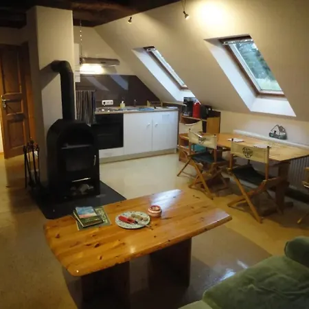 Dachwohnung In Waldgebiet شقة شورتنز