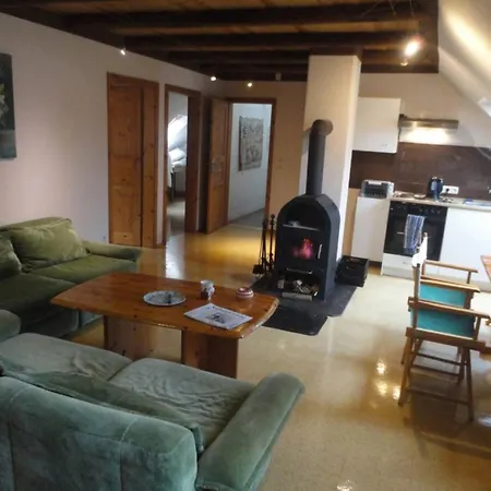 Dachwohnung In Waldgebiet *